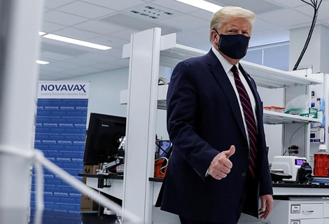 Lần hiếm hoi ông Trump đeo khẩu trang trước công chúng 