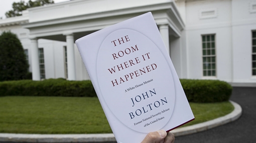 Hồi ký tiết lộ bí mật trong Nhà Trắng bị Bộ Tư pháp Mỹ "sờ gáy" 