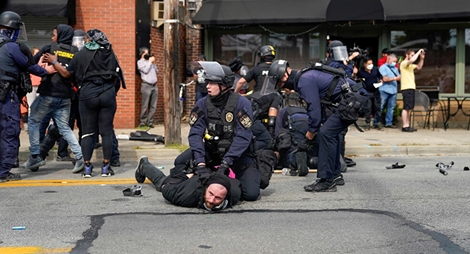 Biểu tình chống phân biệt chủng tộc lại bùng nổ ở Mỹ