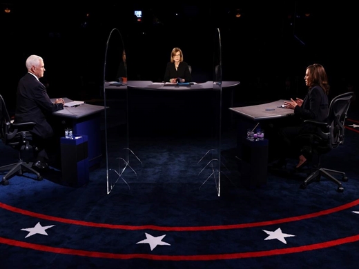 Màn đối đầu nảy lửa của hai cấp phó ứng viên Tổng thống Mỹ 