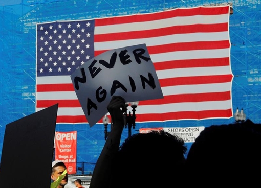 Phụ nữ nhập cư bị "mổ xẻ" trái phép trong trại tập trung ở Mỹ