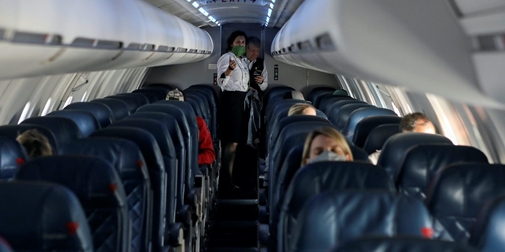 Người phụ nữ qua đời vì COVID-19 ngay trên máy bay 