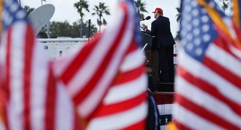 80 triệu cử tri Mỹ đã bầu cử, hai ứng viên tiếp tục các màn tranh cử