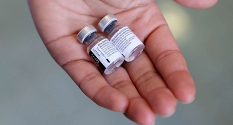 Y tá Mỹ nhiễm COVID-19 sau khi được tiêm vaccine 