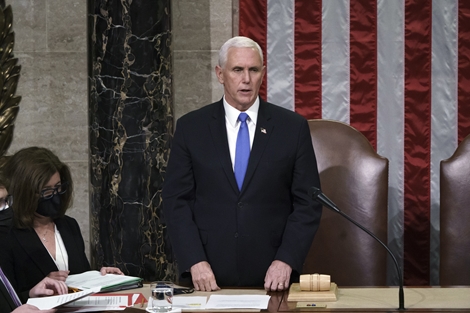 Phó Tổng thống Mike Pence khước từ phế truất ông Trump 