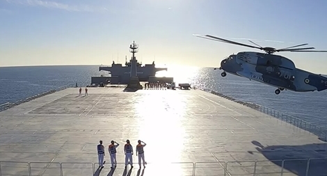 Iran tiến hành tập trận với tàu chiến "khủng" 