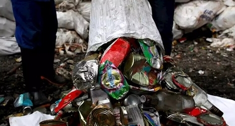 Rác từ đỉnh Everest biến thành tác phẩm nghệ thuật 