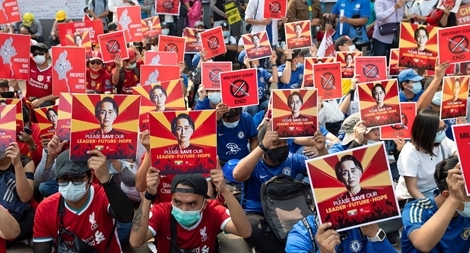 Facebook khóa tài khoản quân đội Myanmar 