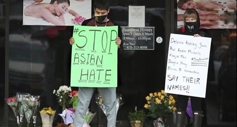 Người Mỹ gốc Á hoang mang sau vụ xả súng đẫm máu