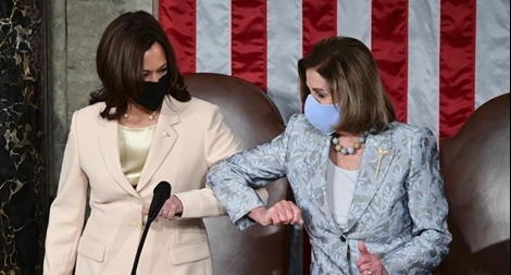 Khoảnh khắc lịch sử của hai vị nữ quan chức hàng đầu của Mỹ 