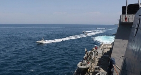Chạm trán trên biển, tàu Mỹ cảnh cáo tàu Iran với hàng chục phát đạn 