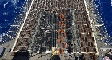 Tàu chiến Mỹ phát hiện kho vũ khí lậu siêu khủng trên biển Arab