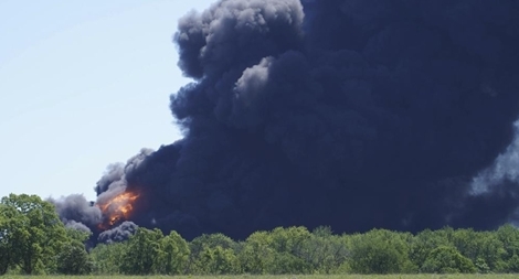 Nổ nhà máy dầu lớn nhất nước Mỹ, 1.000 người sơ tán 