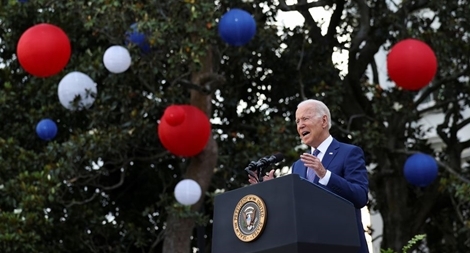 Tổng thống Mỹ: Yêu nước thì phải tiêm vaccine 