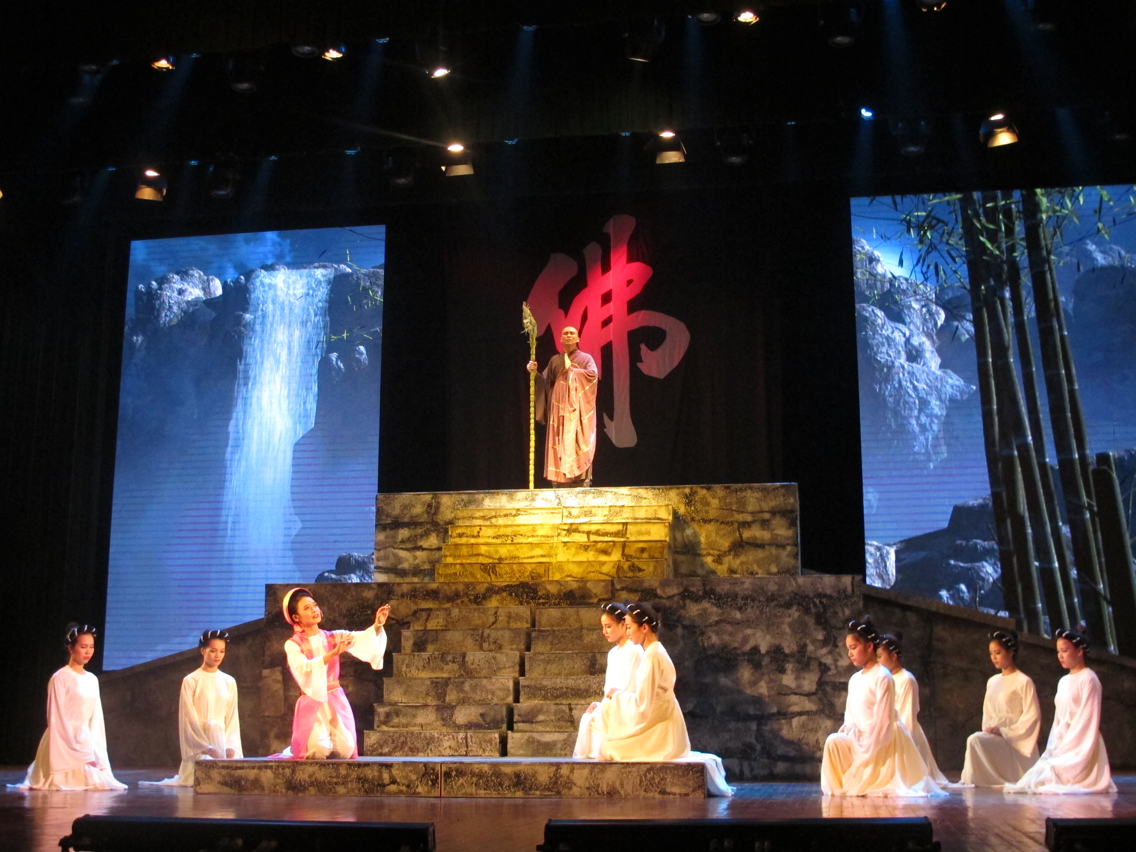  "Vua Phật" lên Điện Biên Phủ