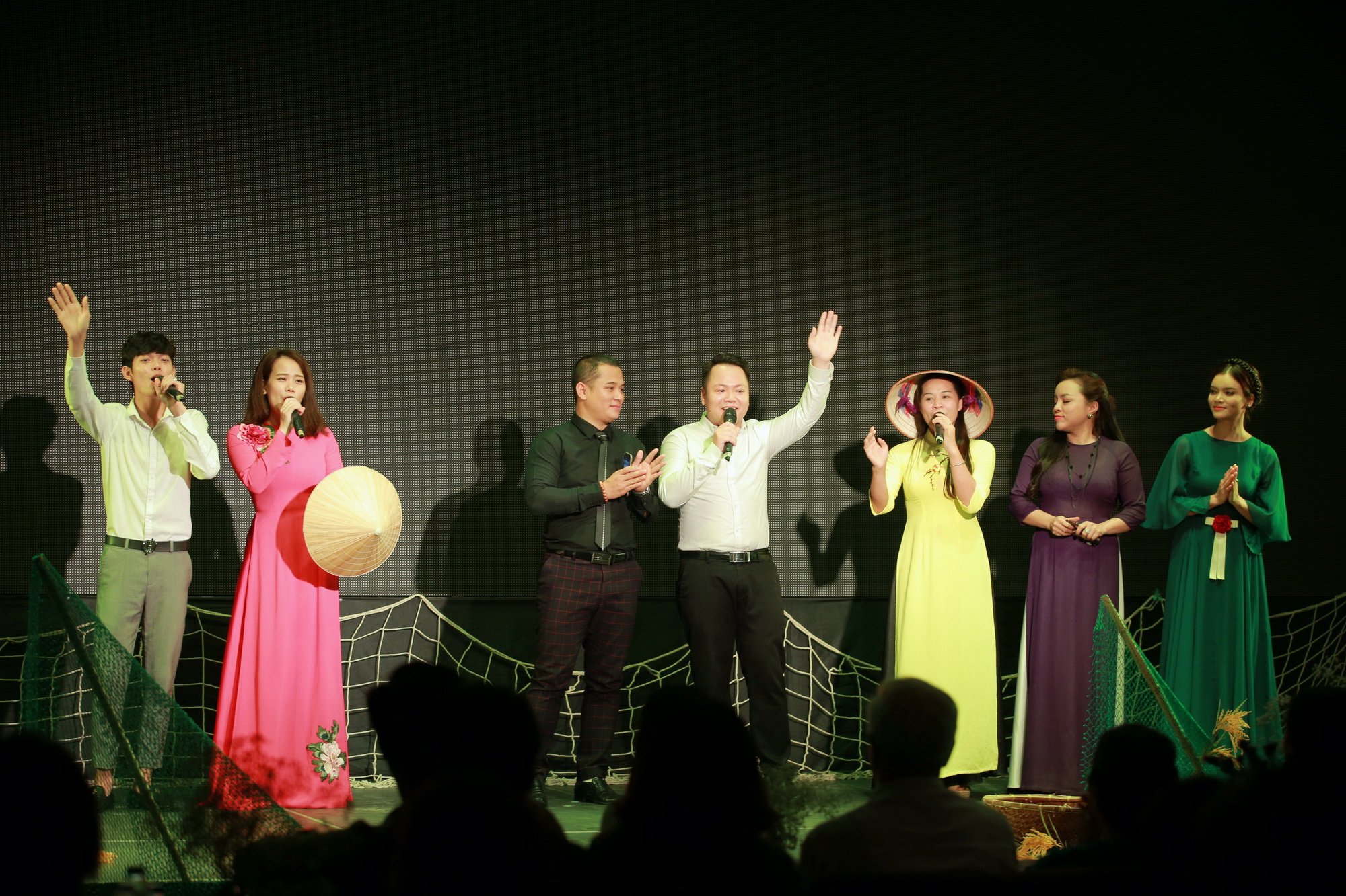 Tố Nga, Phương Thảo hát vì đồng bào miền Trung ruột thịt