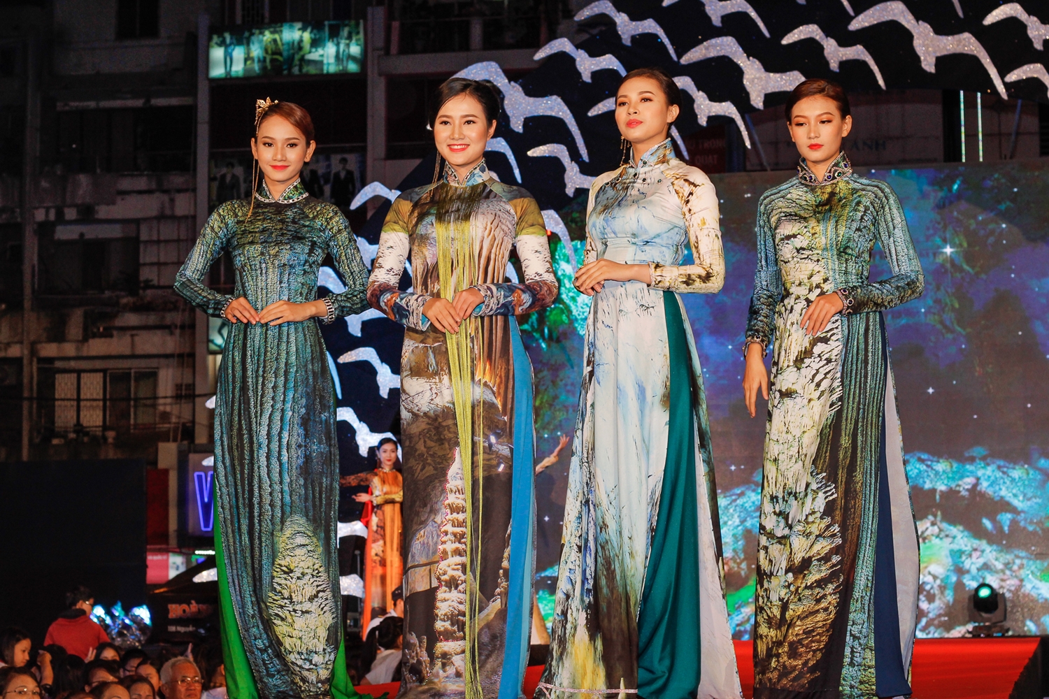 Khán giả Đà Nẵng nô nức dự “đại tiệc” điện ảnh, thời trang, ca nhạc ngoài trời