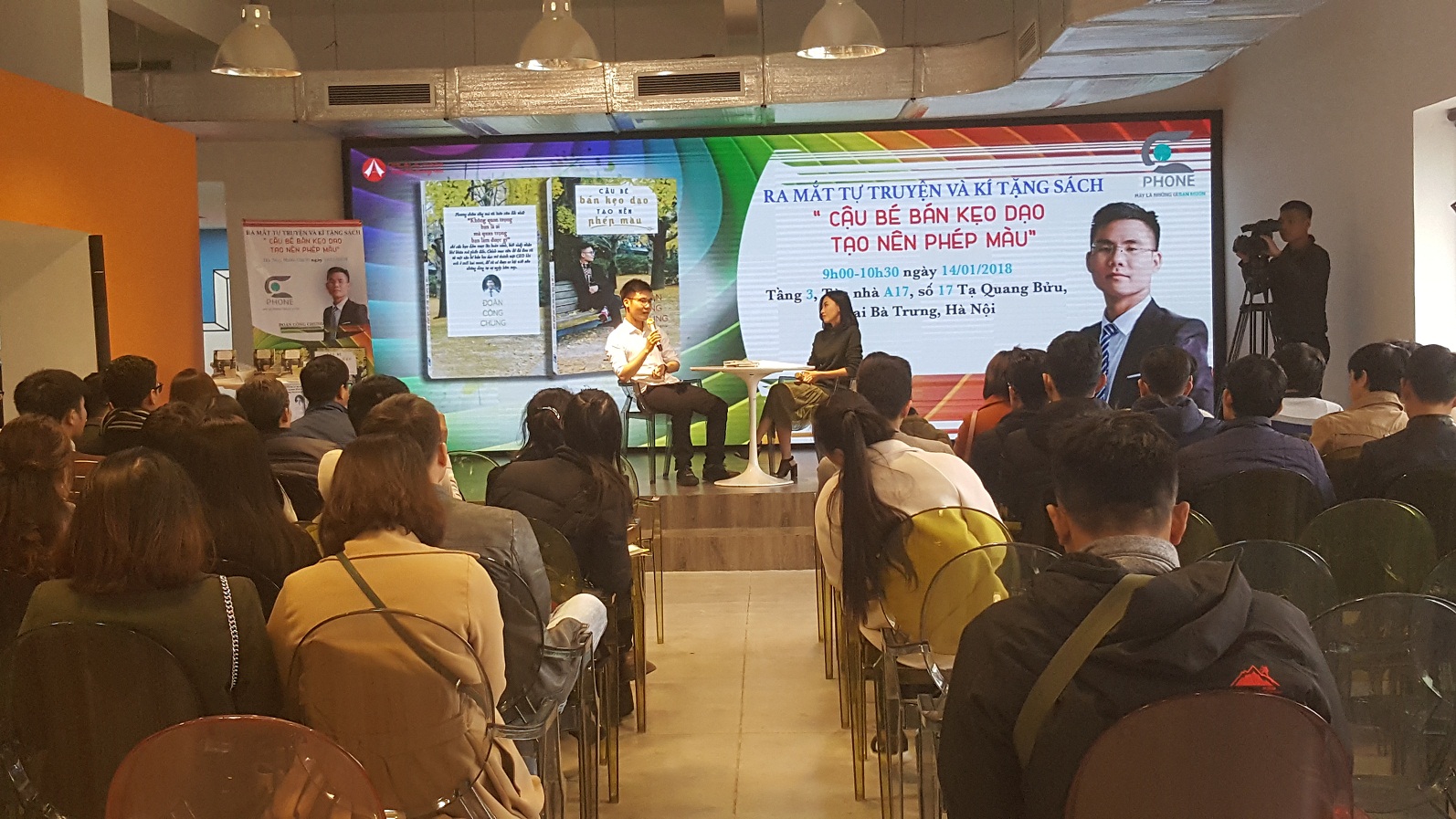 Cậu bé bán kẹo dạo tạo nên phép màu