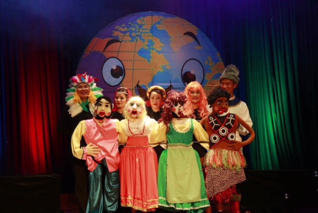 Cười nghiêng ngả với múa rối tổng hợp “Đi phượt cùng bà lão đánh cá