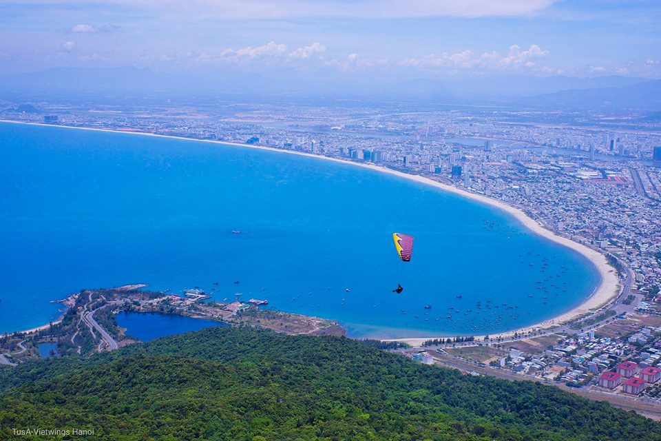 Ngắm Đà Nẵng từ không trung cùng phi công dù lượn