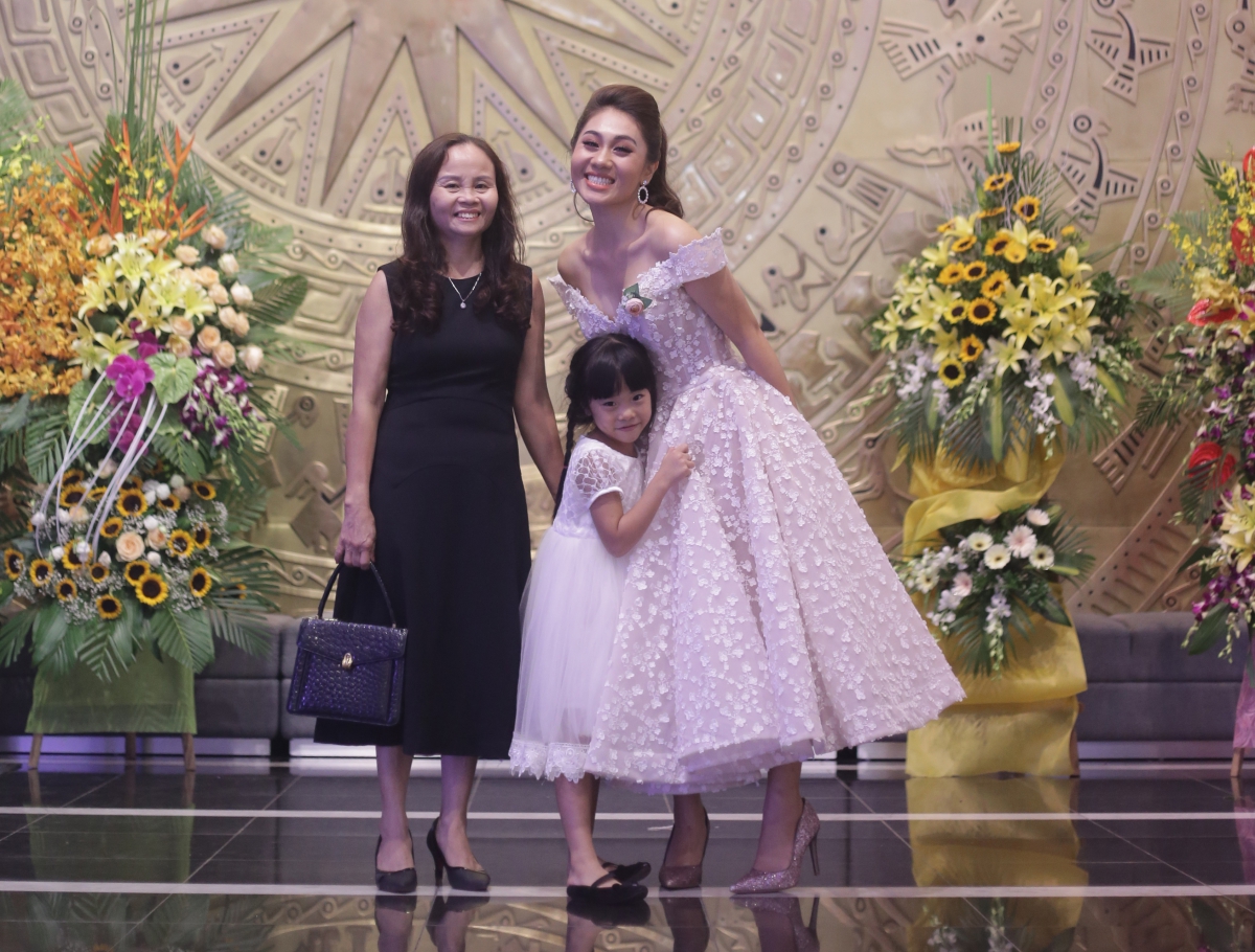 Chuyện ít biết về gương mặt nhỏ tuổi nhất top 5 đề cử MC Ấn tượng VTV Award 2018