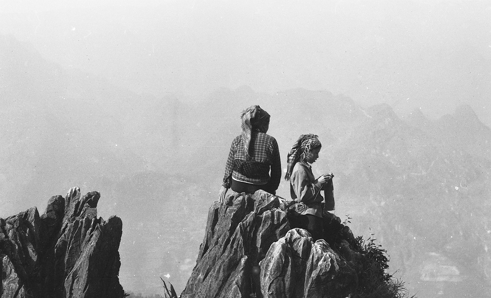 Vẻ đẹp thuần khiết, đầy cảm xúc của Đồng Văn qua  ảnh đen trắng