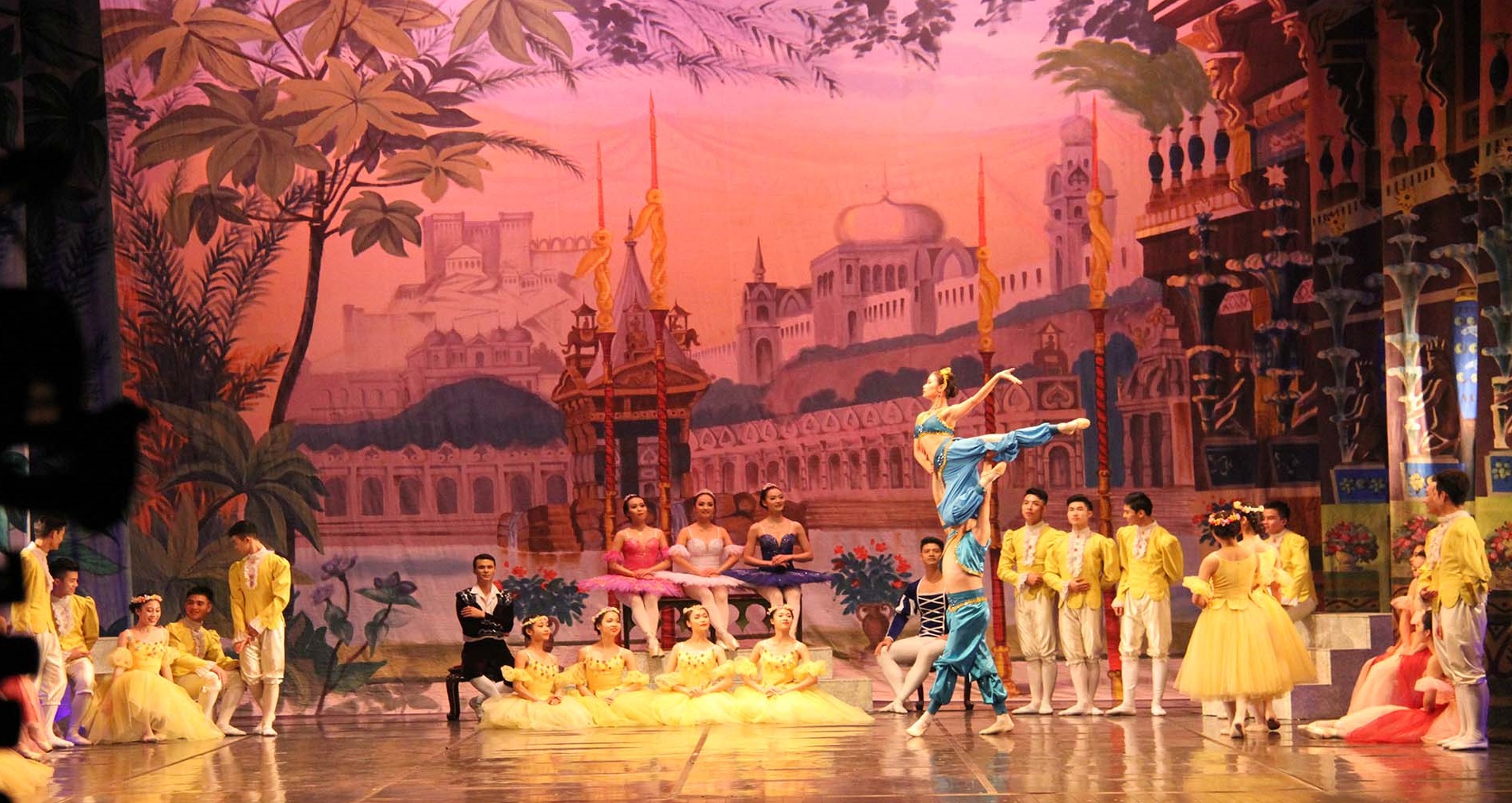 Kết hợp múa ballet và dân gian truyền thống trong “Kẹp hạt dẻ” phiên bản Việt