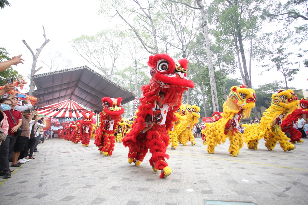 Màn đồng diễn 108 con lân xác lập kỷ lục Việt Nam