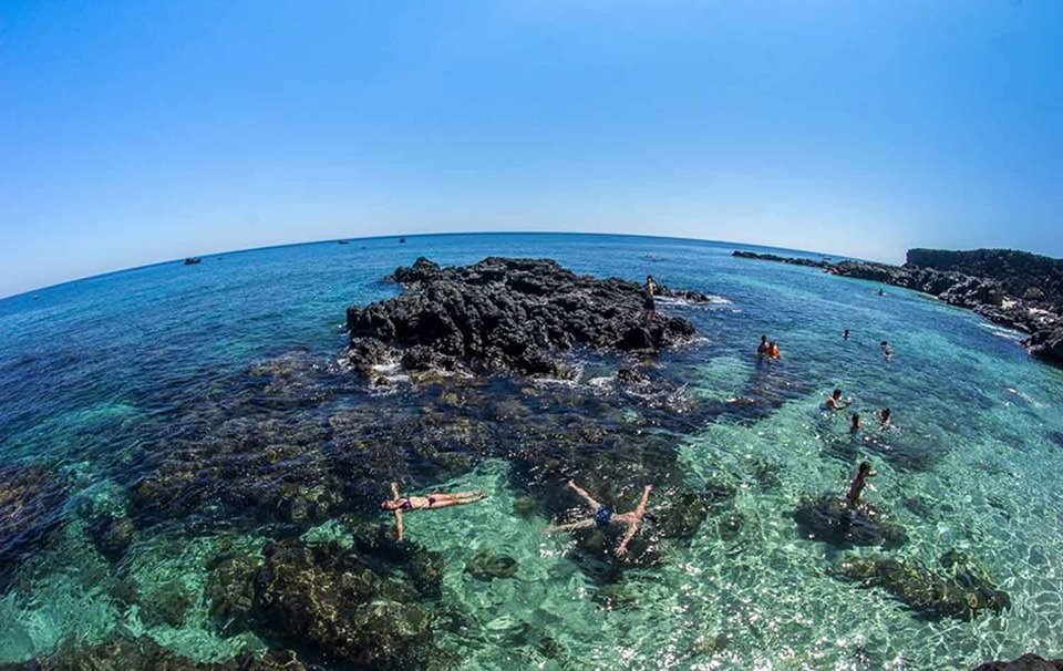 Ngắm huyện đảo Lý Sơn từ không trung cùng phi công dù lượn