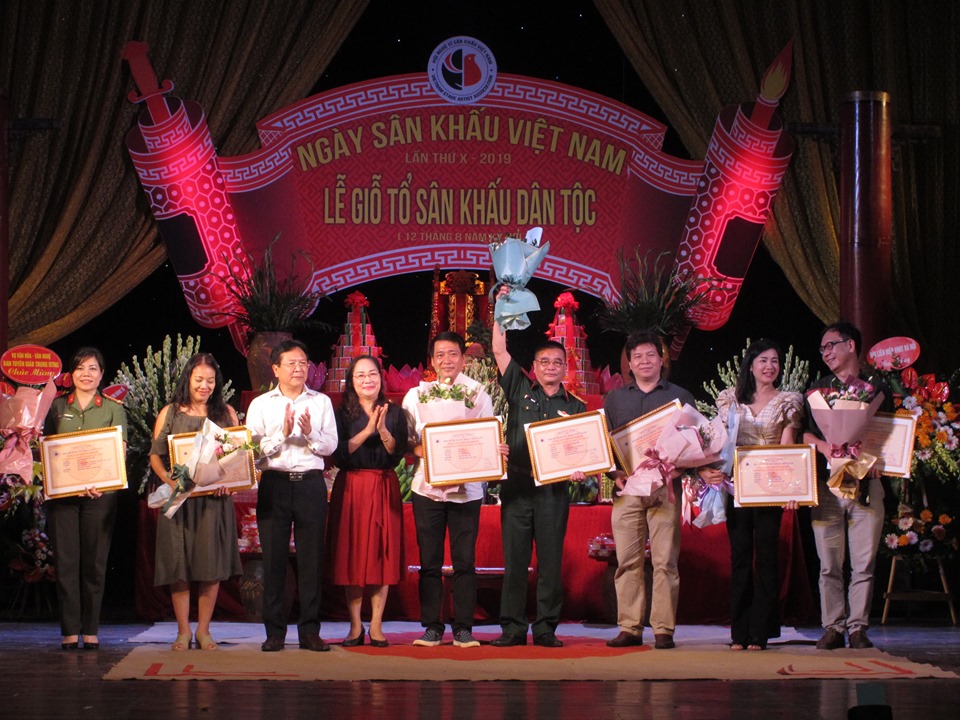 Vinh danh các tập thể, cá nhân trong hoạt động nghệ thuật sân khấu