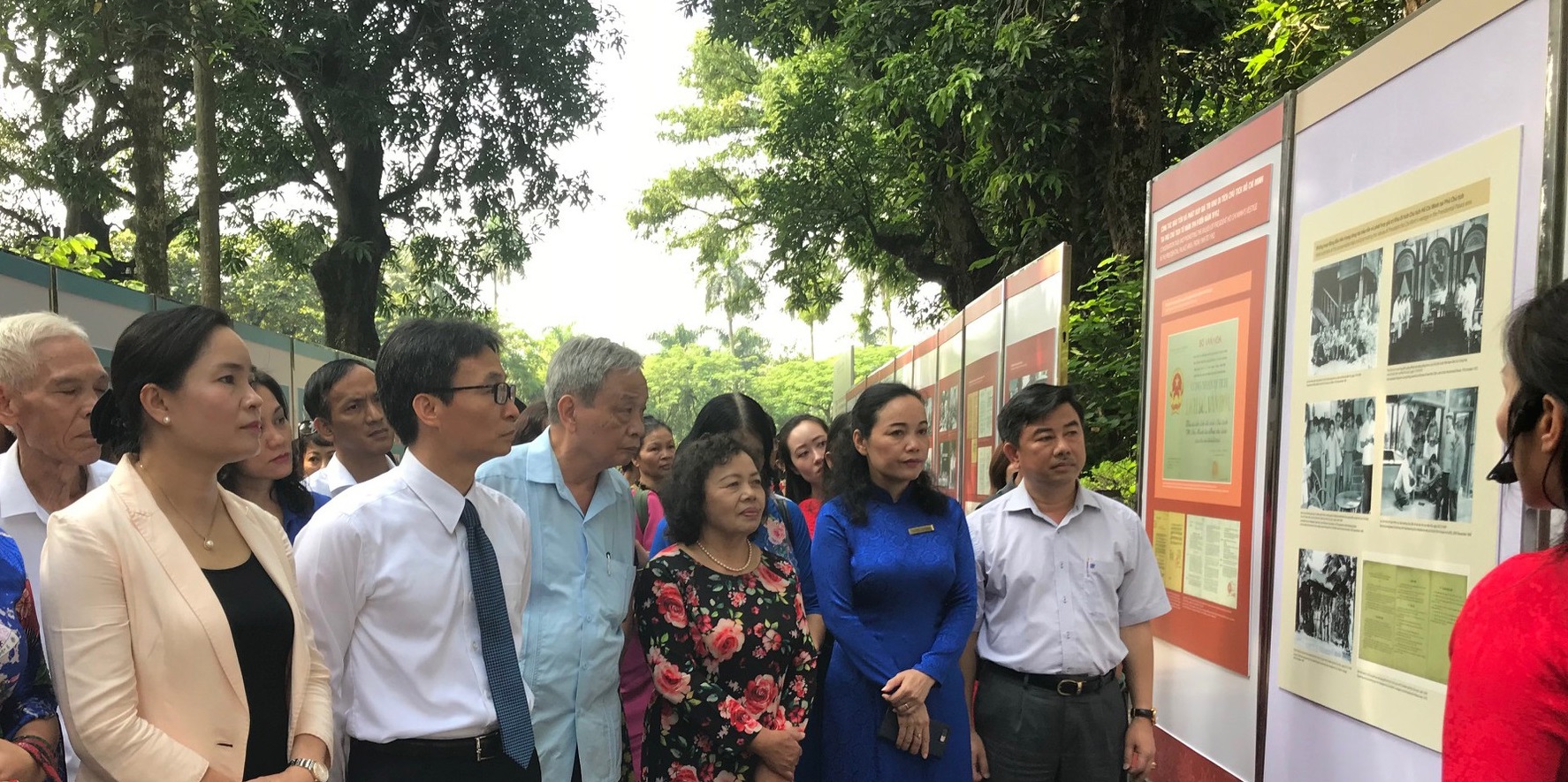 Triển lãm 200 hình ảnh tư liệu về Chủ tịch Hồ Chí Minh