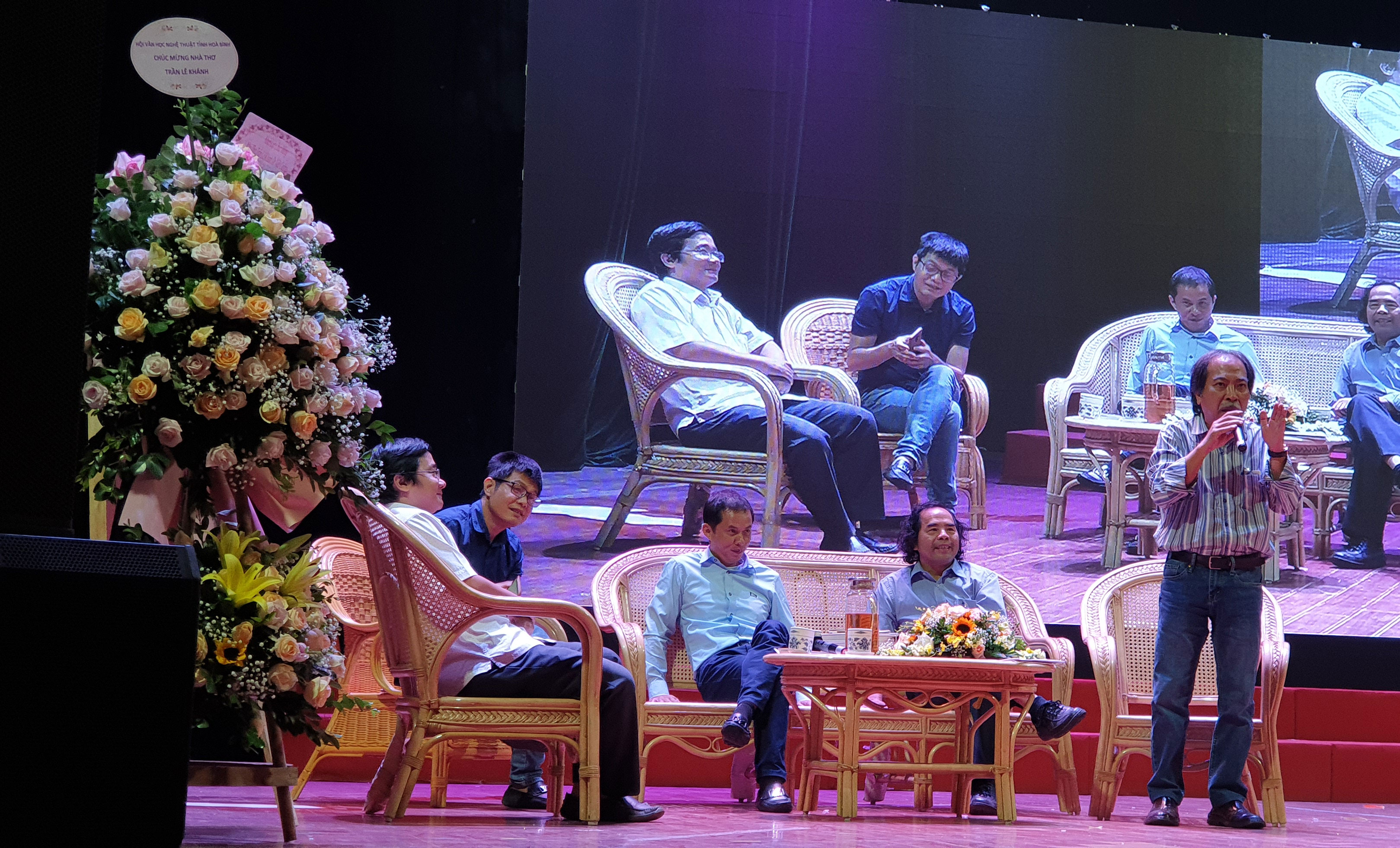 Nhà thơ Nguyễn Quang Thiều kêu gọi đưa thơ ca trở lại đời sống