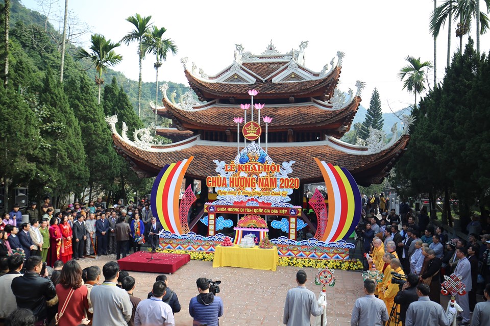 20 vạn người trảy hội chùa Hương