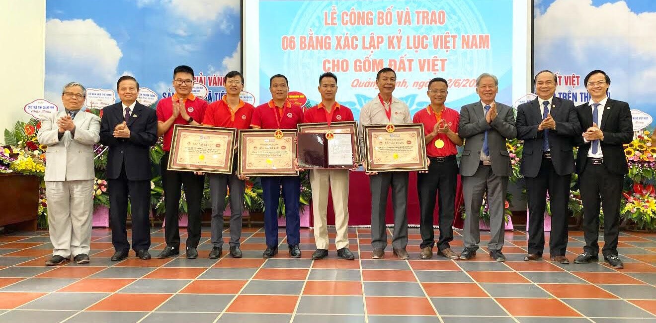 Trao 6 kỷ lục Việt Nam cho Gốm Đất Việt 