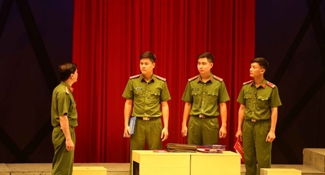 Nhà hát CAND lưu diễn vở kịch “Vẫn sống”