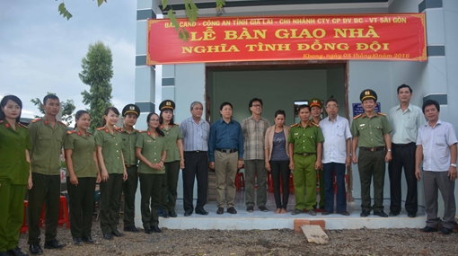 Trao nhà tình nghĩa cho gia đình cán bộ Công an khó khăn tại Gia Lai