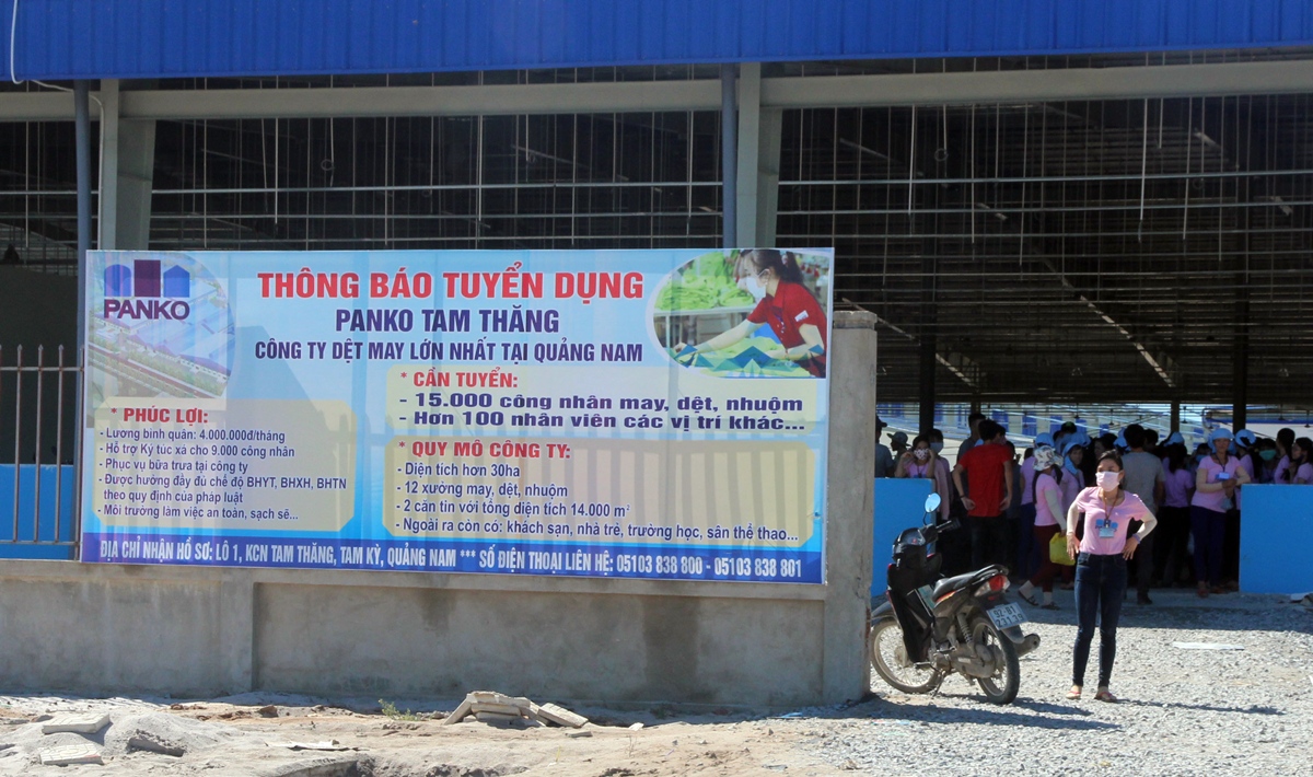 Hơn 1.000 công nhân đình công đòi quyền lợi về lương