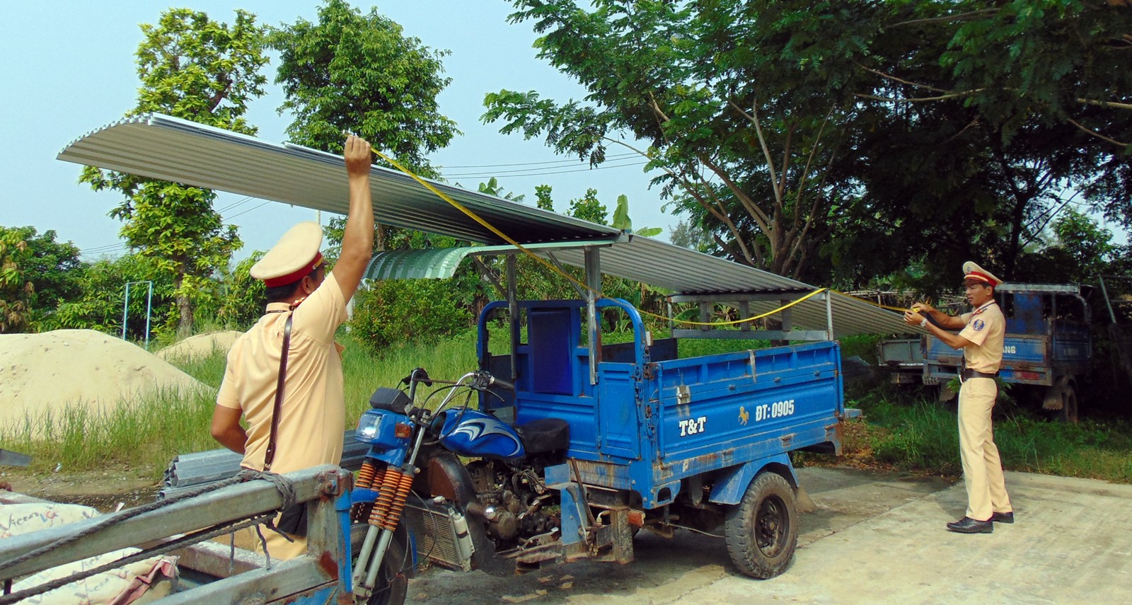 Quảng Nam xử lý nghiêm xe 3 bánh gắn máy chở hàng cồng kềnh