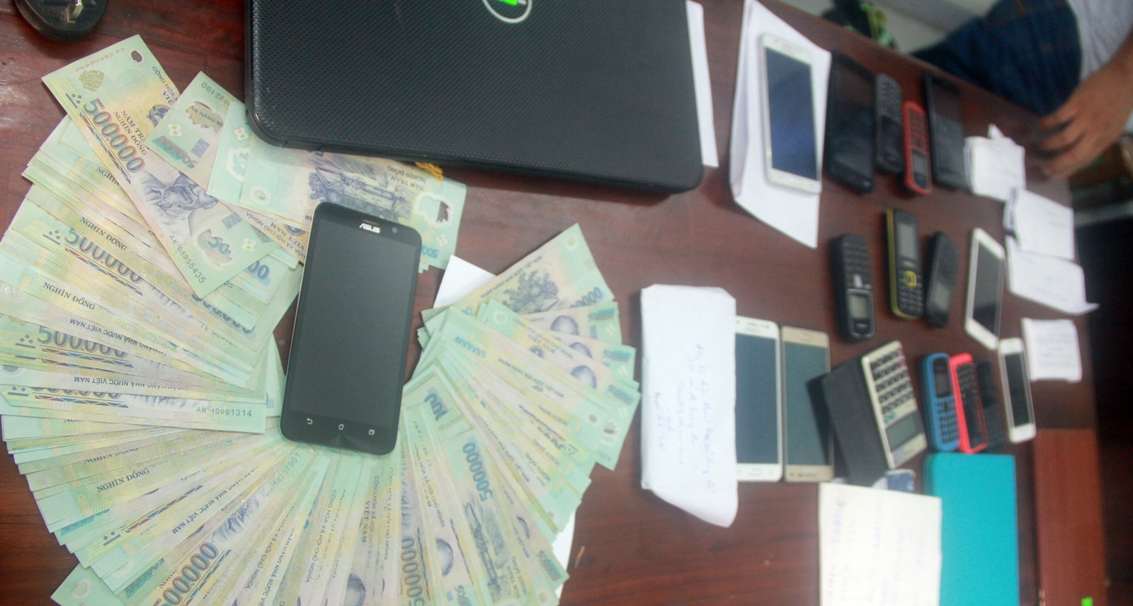 Phá đường dây cá độ bóng đá tiền tỷ qua mạng tại Quảng Nam