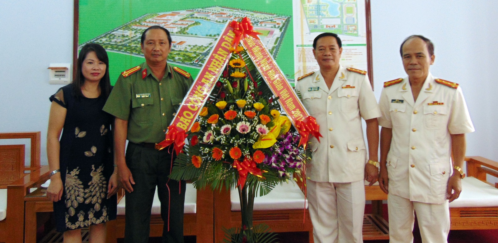 Báo CAND chúc mừng Trường Trung cấp CSND V nhân dịp 20-11