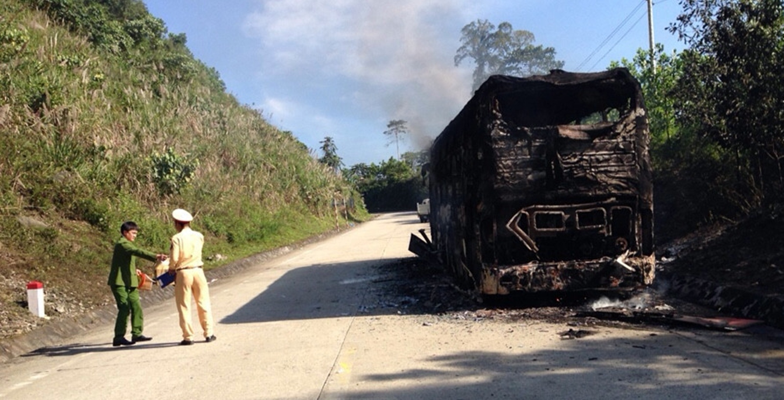 Tài xế, hành khách "mất tích" bí ẩn trên chiếc xe khách bị cháy trơ khung