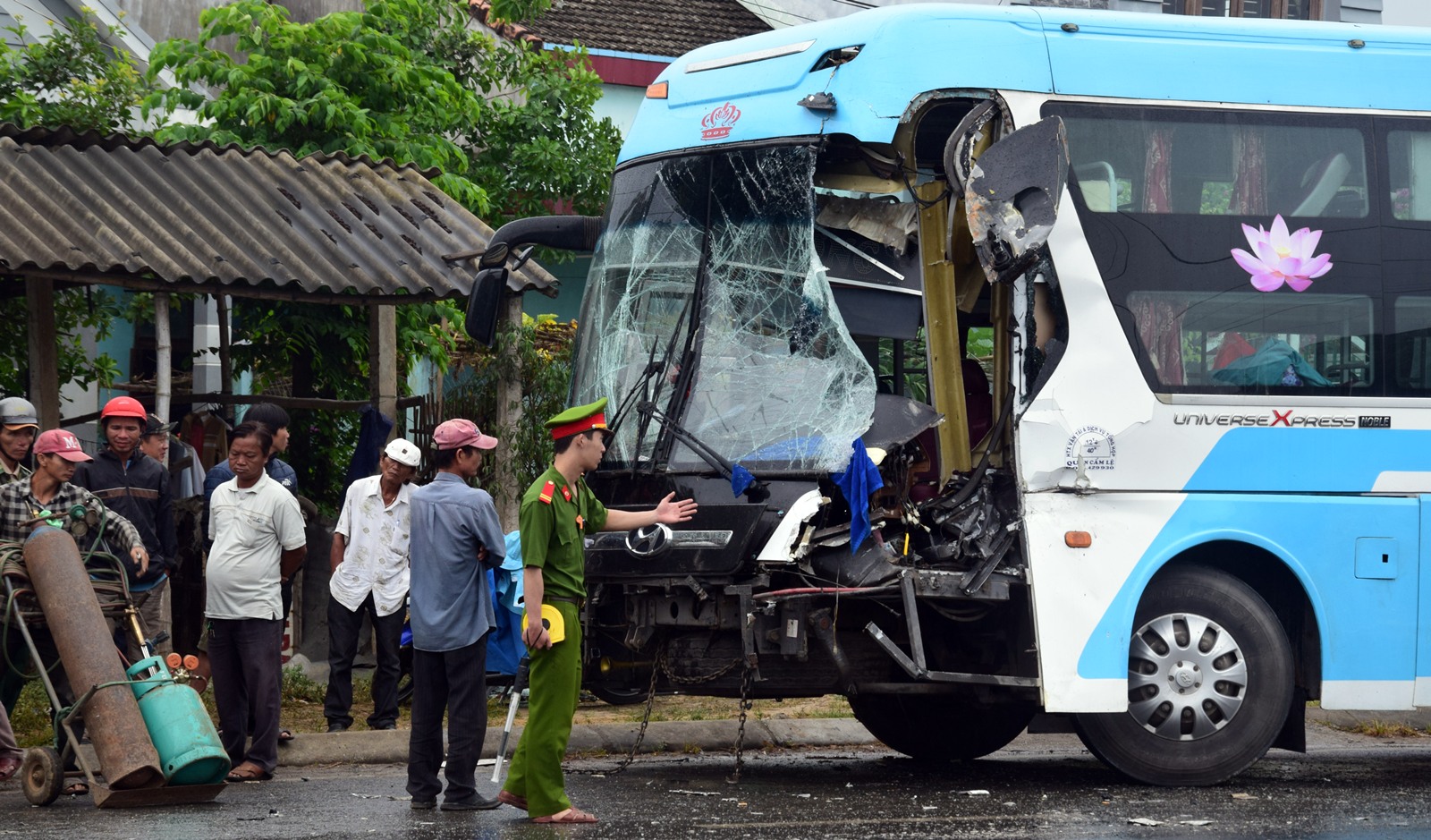 Liên tiếp xảy ra 2 vụ tai nạn trên QL1A