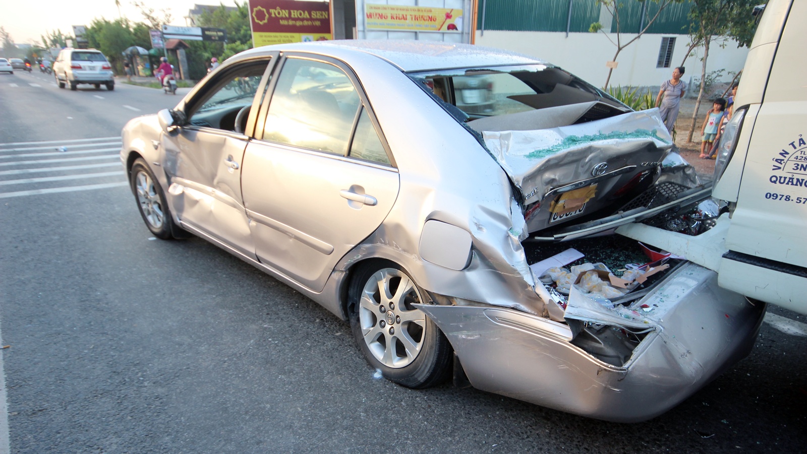 4 ôtô gây tai nạn liên hoàn trên QL1A