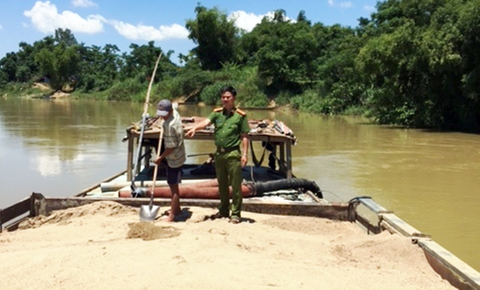 Từ Đà Nẵng vào Quảng Nam hút cát trái phép