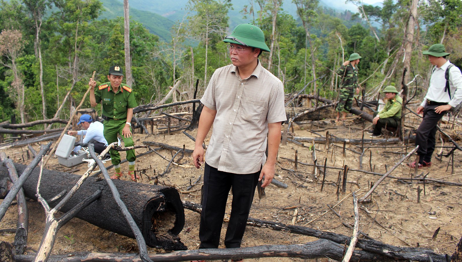 Lỗ hổng trong quản lý, bảo vệ rừng