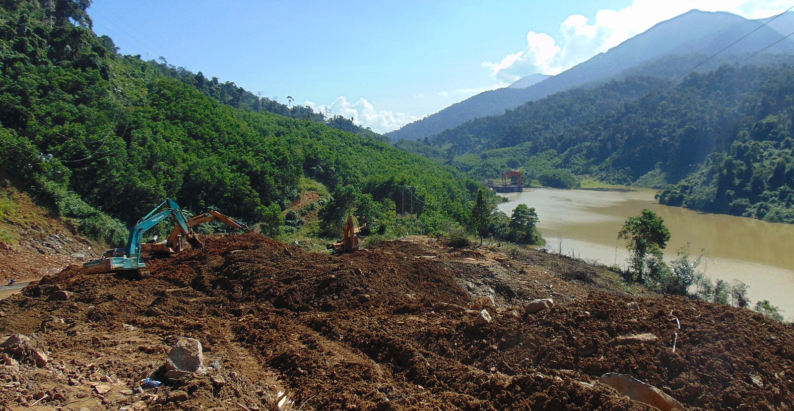 Nỗi đau sạt lở ở “thung lũng vàng”