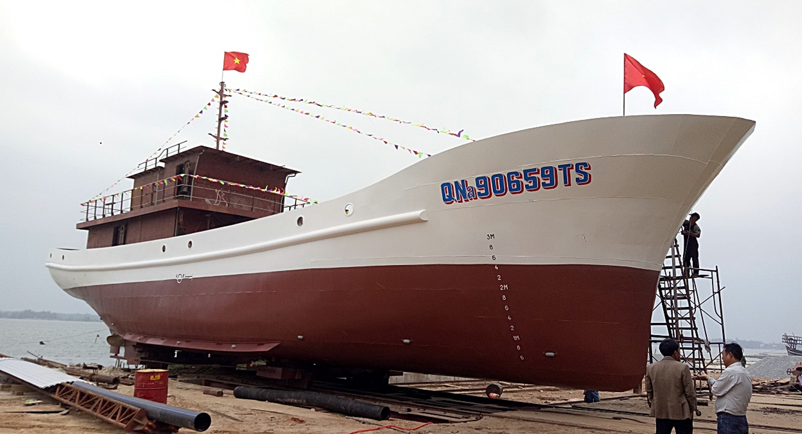 Hạ thủy tàu vỏ thép hậu cầu nghề cá trị giá hơn 16 tỷ cho một ngư dân