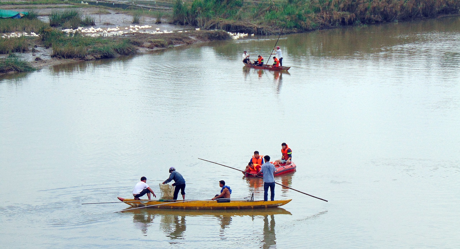 Tìm kiếm nam thanh niên nghi nhảy cầu tự vẫn trong đêm