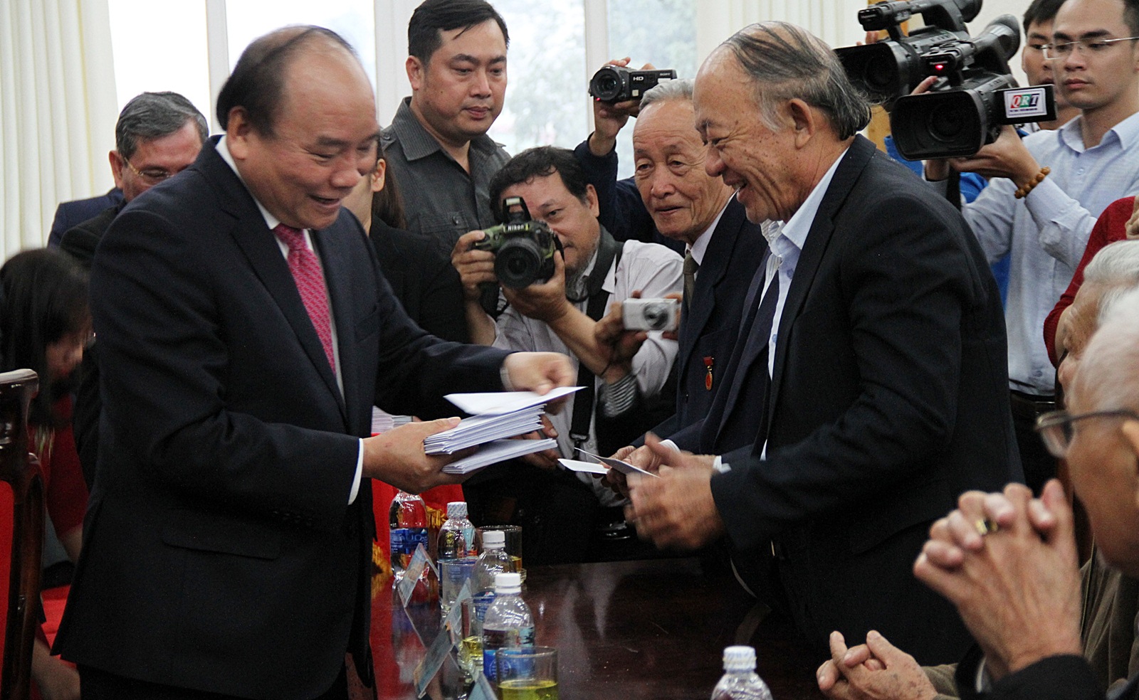 Thủ tướng Nguyễn Xuân Phúc thăm, chúc Tết cán bộ huyện Quế Sơn qua các thời kỳ