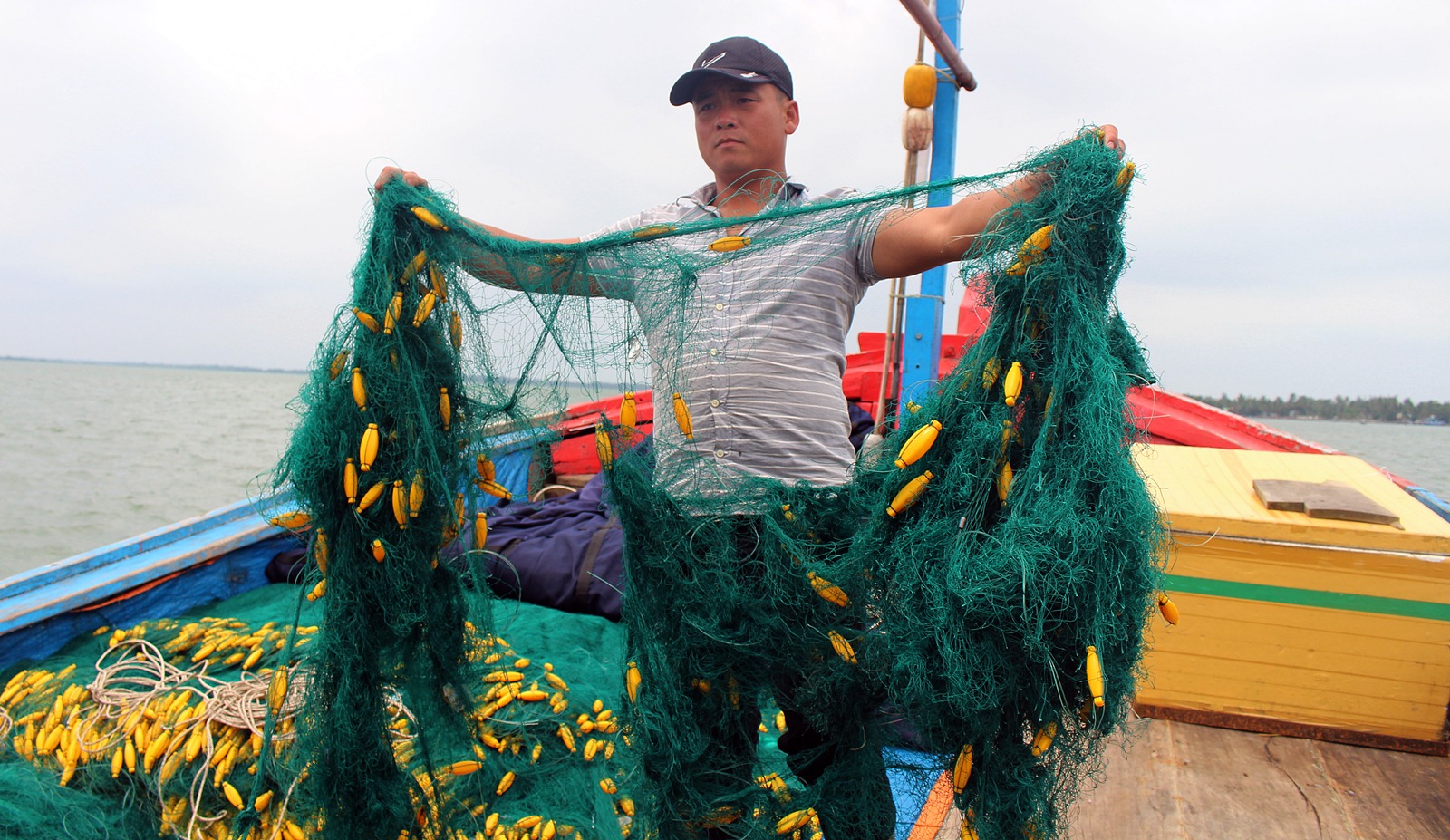 Ngư dân Quảng Ngãi trình báo bị cắt phá ngư cụ ở Hoàng Sa